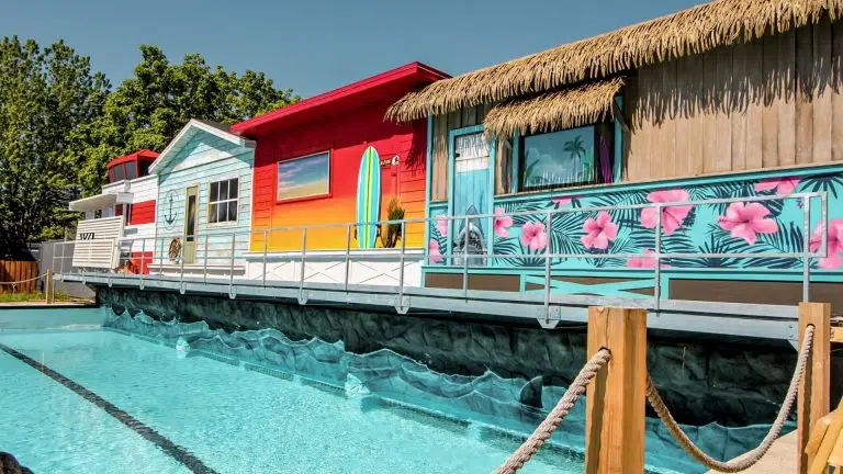 Décor piscine à vagues