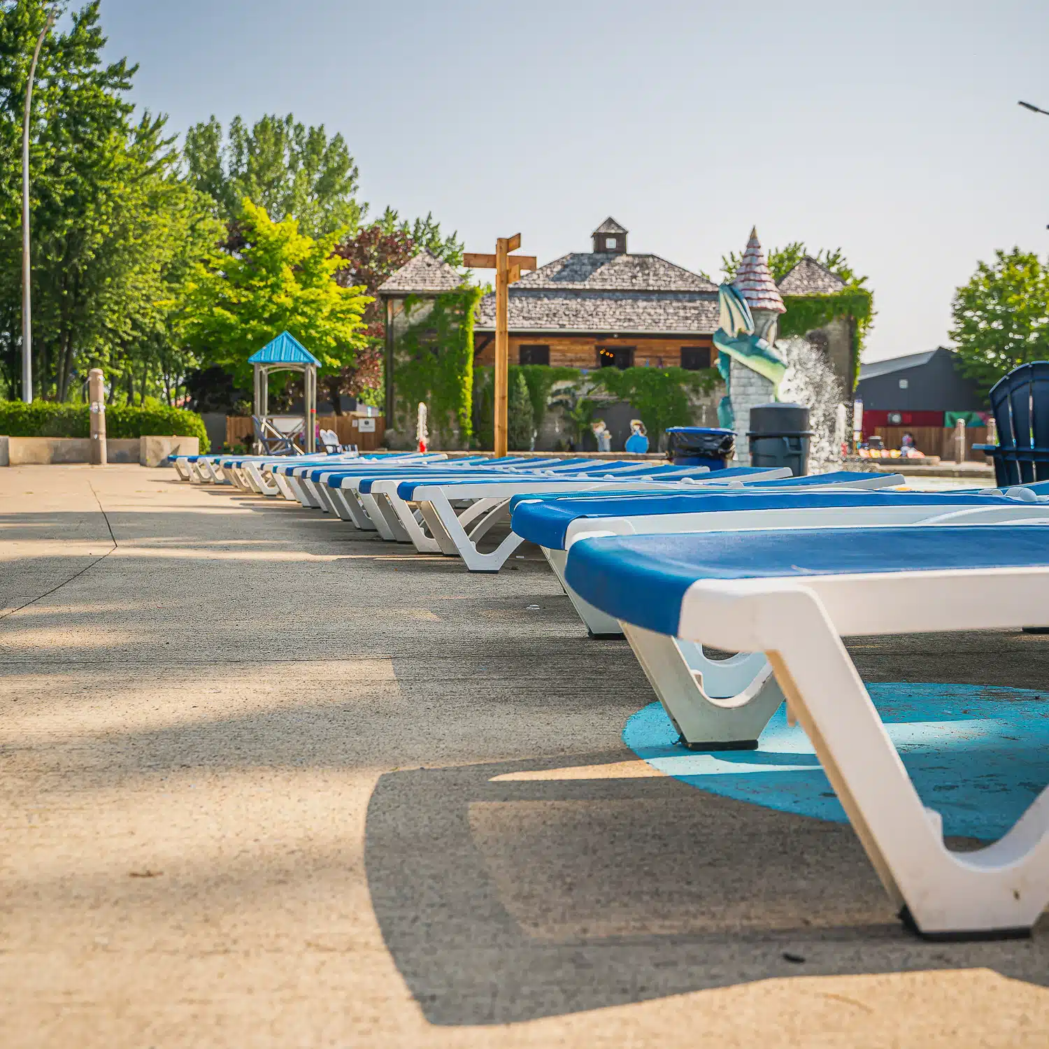 chaises, plage, piscine