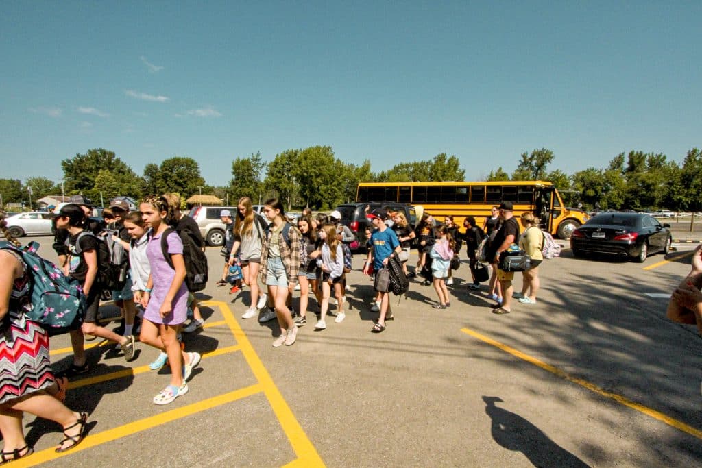 camp de jour, scolaire, autobus, élèves, sortie