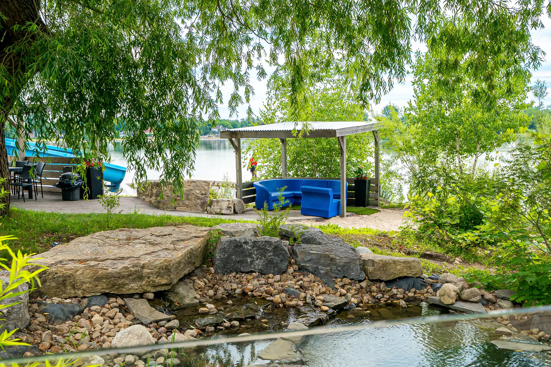 cabana, arbre, lac, bord de l'eau