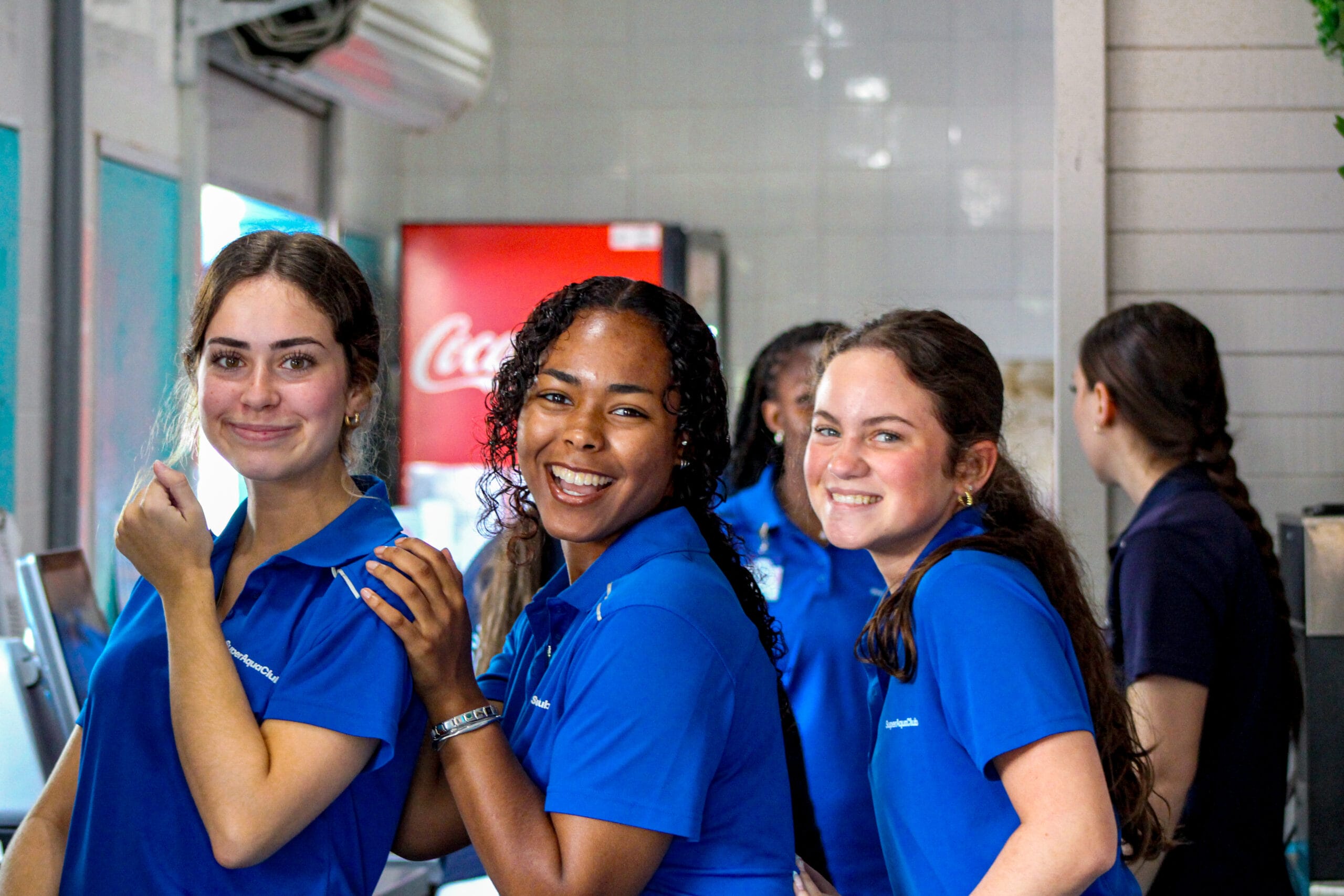 Trois employées de l'équipe de restauration